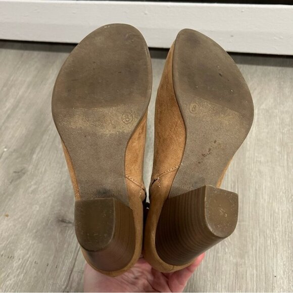 Old Navy Tan Faux Suede Ankle Block Heel Round Toe Booties Women’s Size 8 - Picture 7 of 9